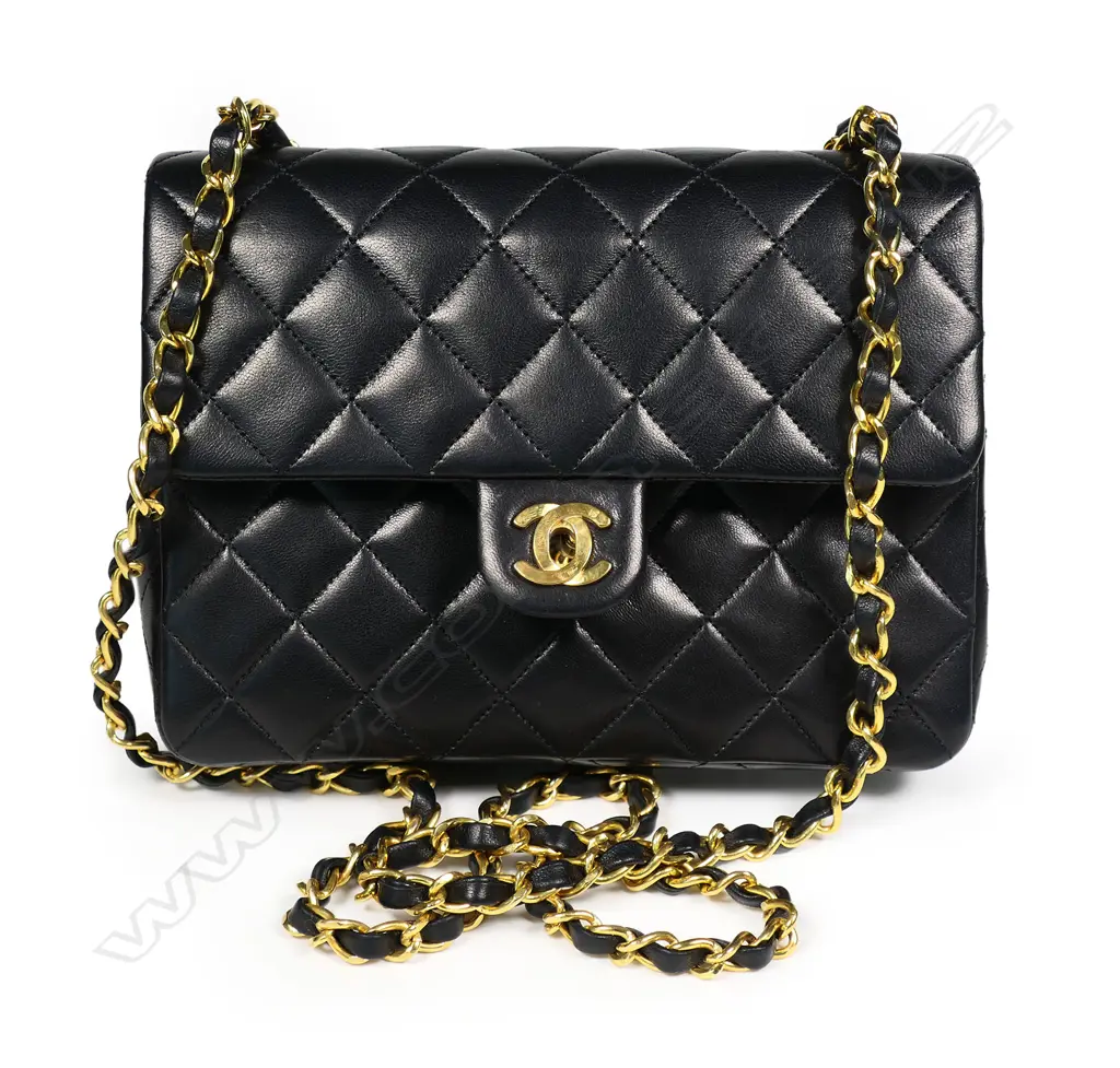 Chanel black small classic shoulder bag, Image 1++