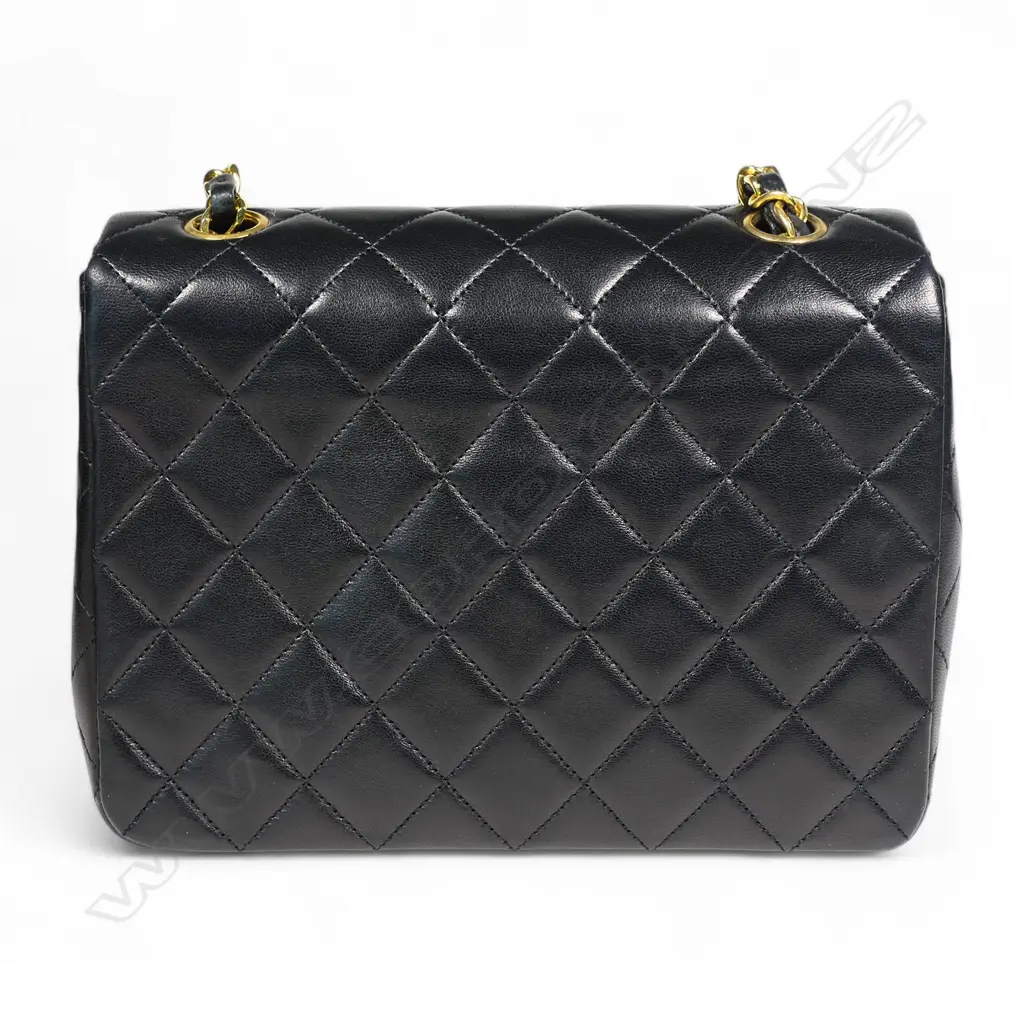 Chanel black small classic shoulder bag, Image 1++
