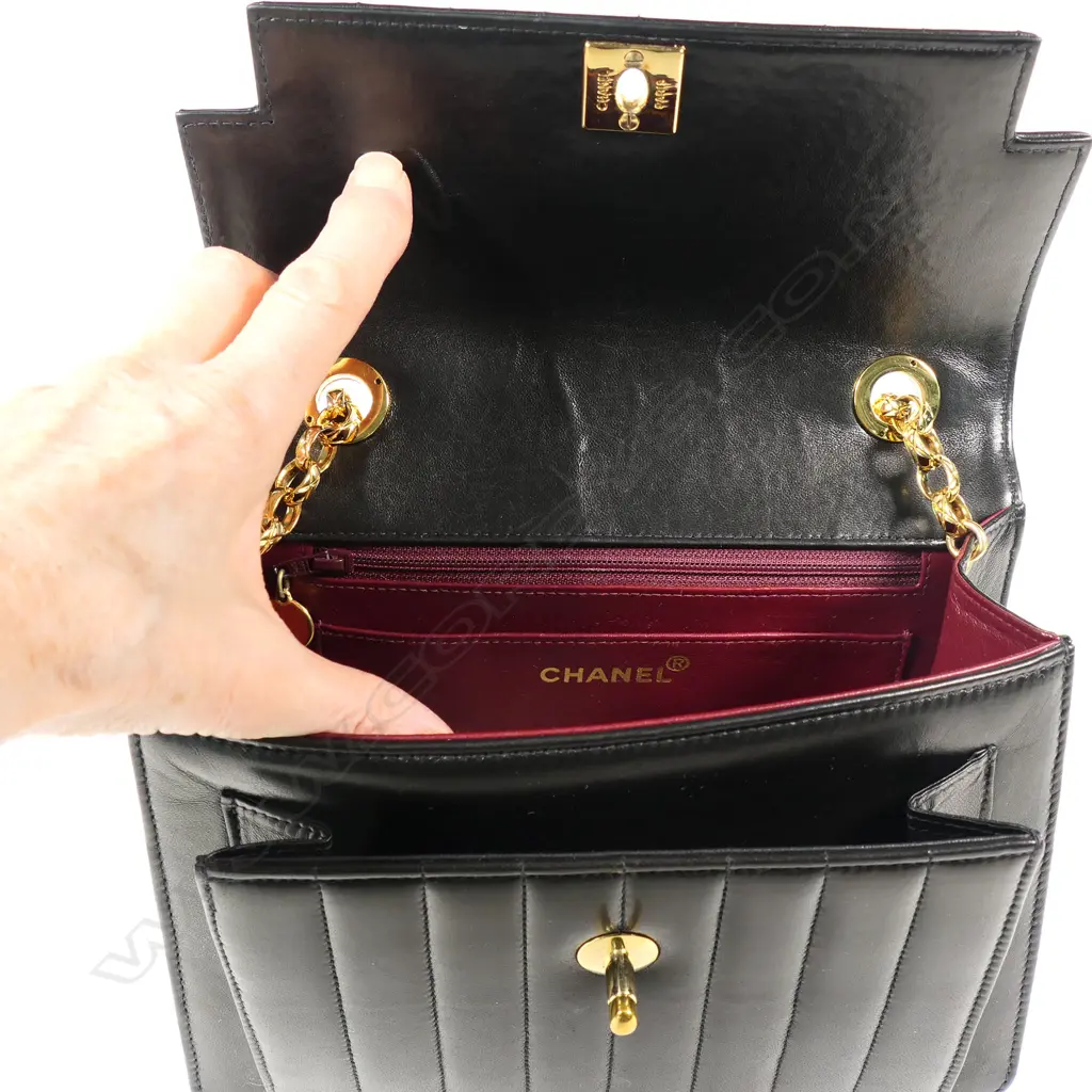 Chanel black lambskin shoulder bag, Image 1++
