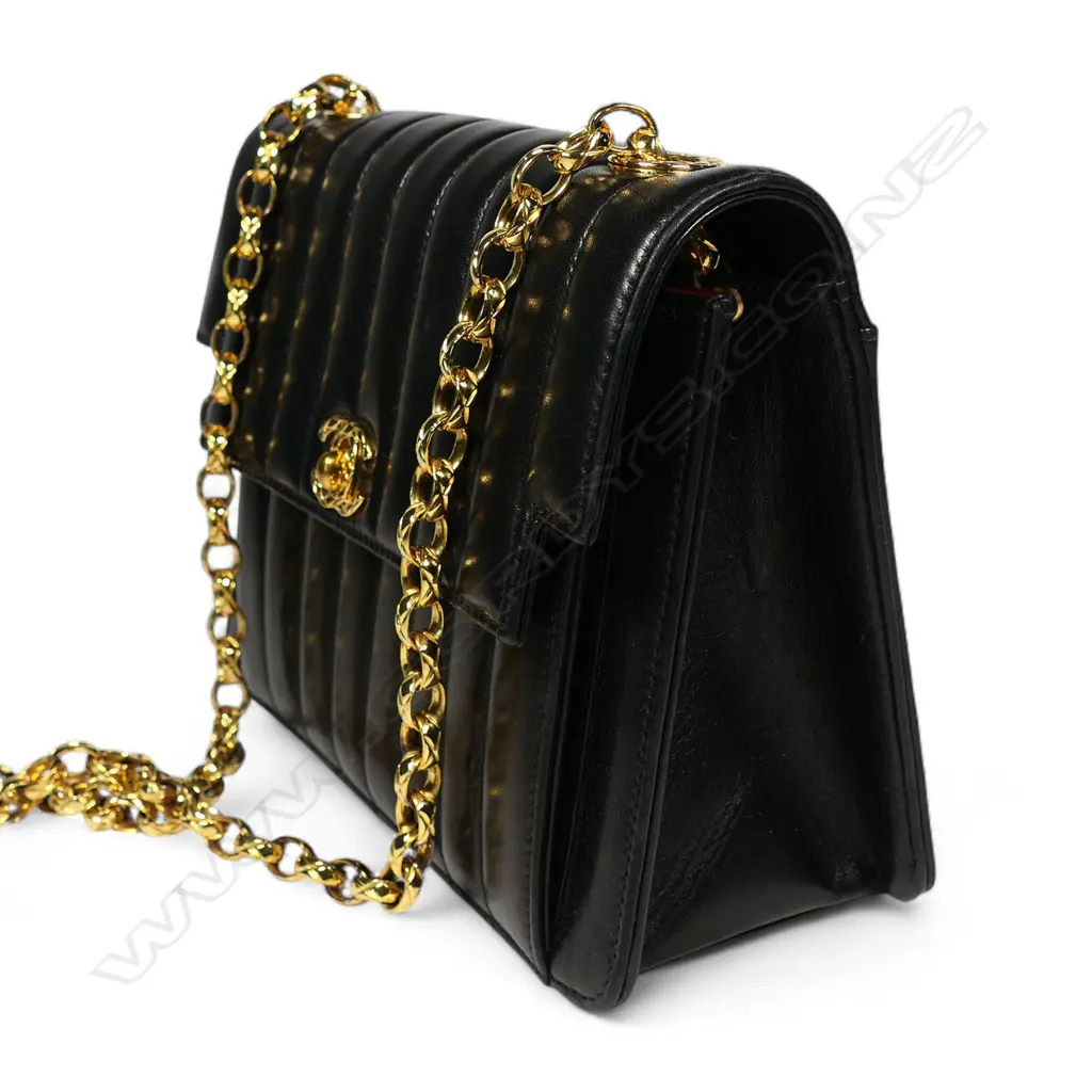 Chanel black lambskin shoulder bag, Image 1++