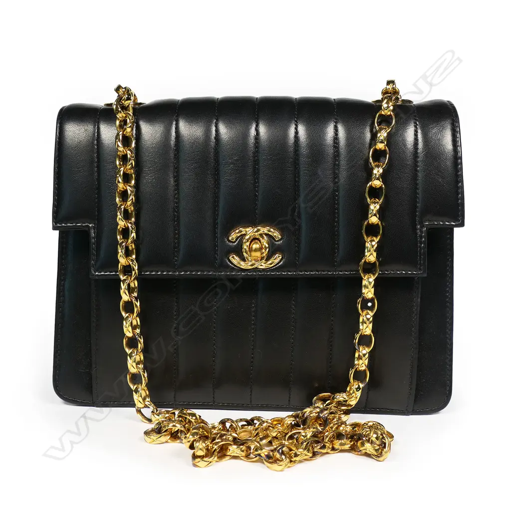 Chanel black lambskin shoulder bag, Image 1++