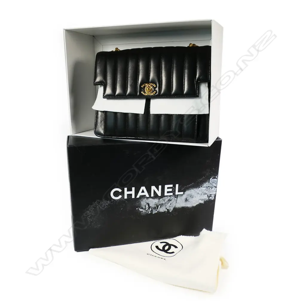Chanel black lambskin shoulder bag, Image 1++