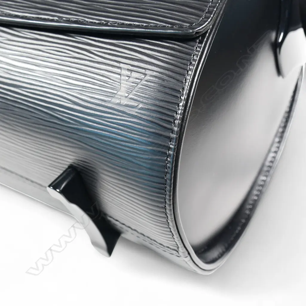 A Louis Vuitton Nocturne shoulder bag, Image 1++