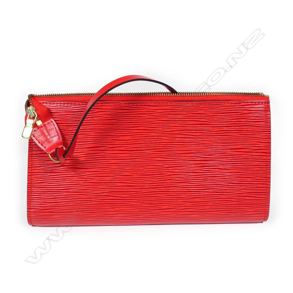 A Louis Vuitton pochette, Image 1++