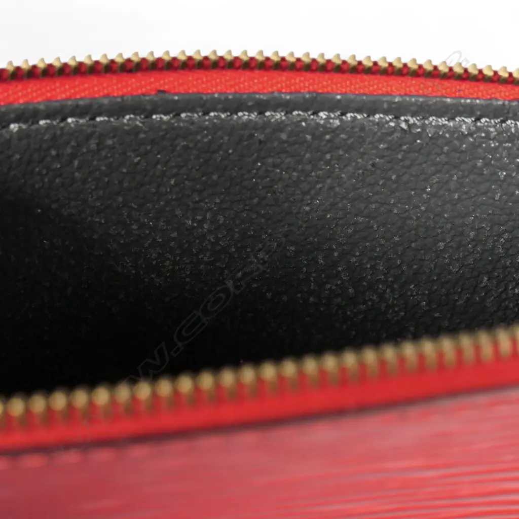 A Louis Vuitton pochette, Image 1++