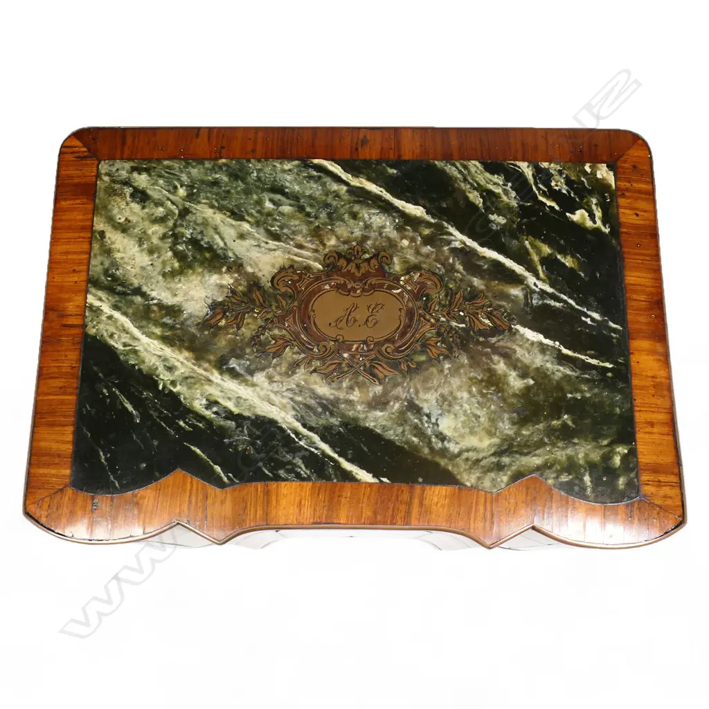 A 19thC kingwood and nephrite cigar humidor, Image 1++