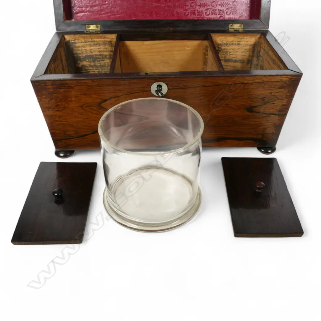 A Regency rosewood tea caddy, Image 1++