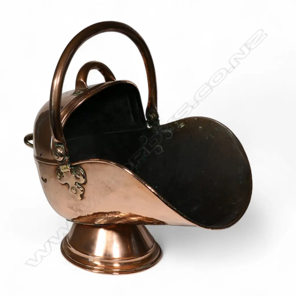 A Victorian copper coal scuttle, Image 1++