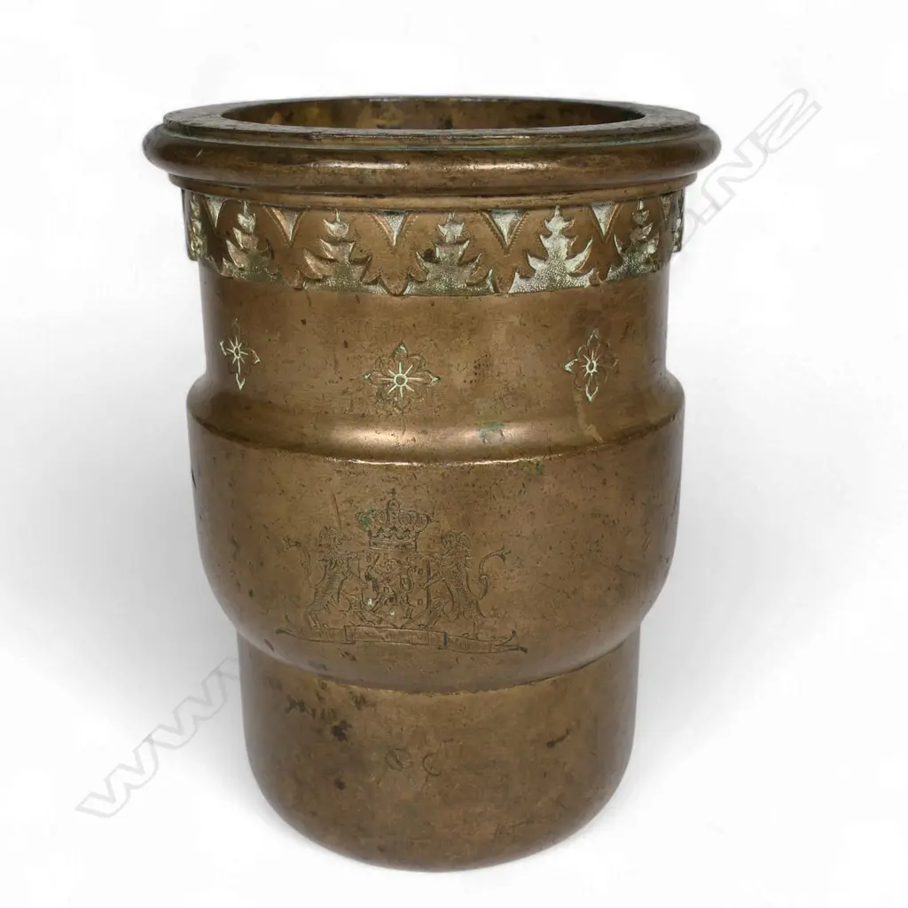 An uncommon 18thC Dutch East Indies bronze mortar Image 1++