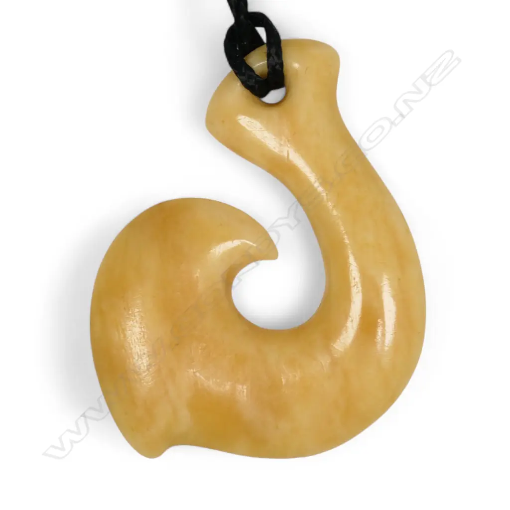 Donn Salt (1946-) carved bone hei matau pendant, Image 1++