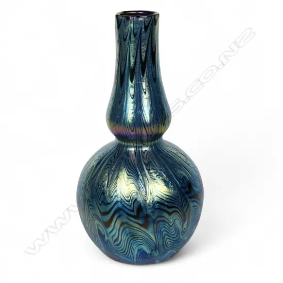Loetz iridescent peacock feather glass vase c.1900,
