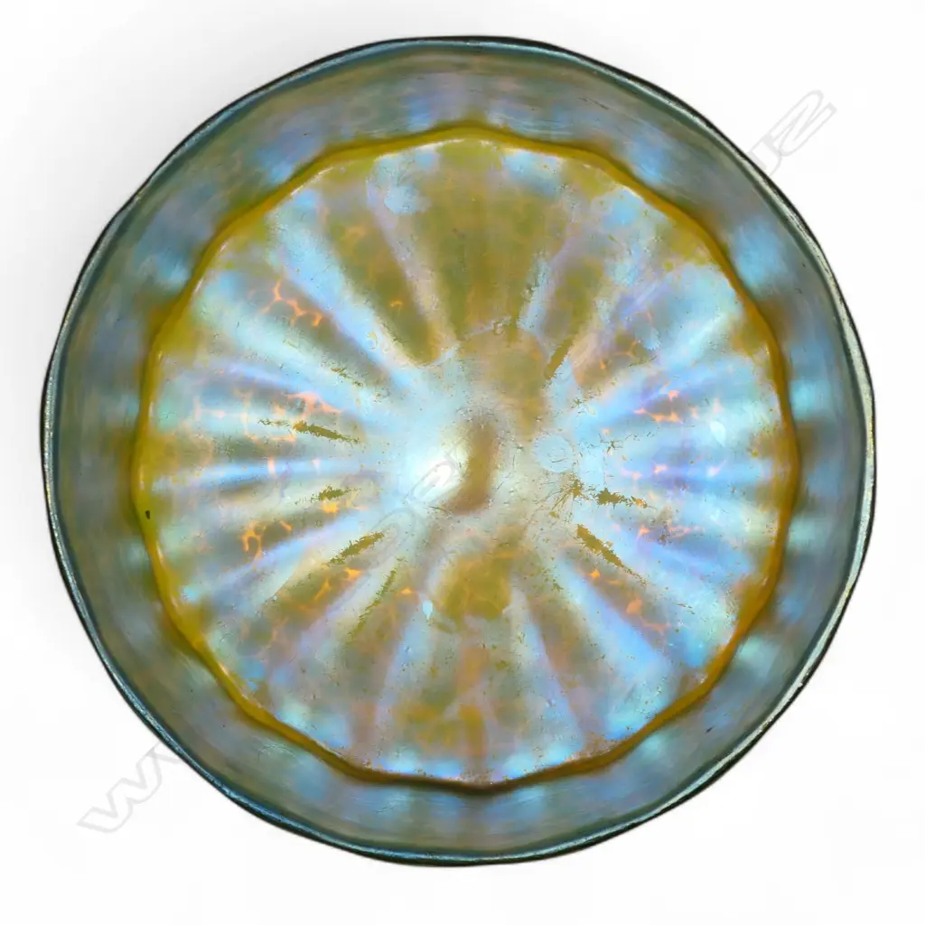 An early 20thC favrile glass bowl, Image 1++