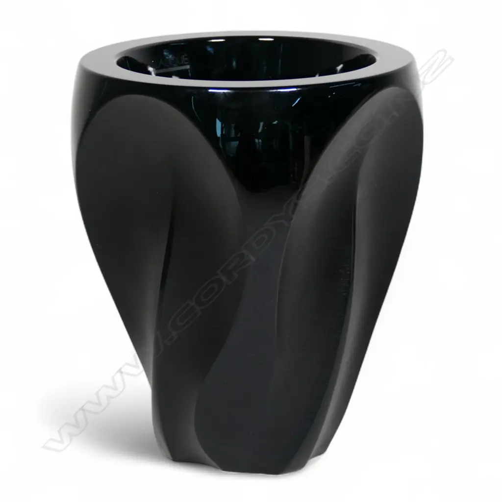 A mid-century modern Lalique crystal vase 'Ingrid', Image 1++