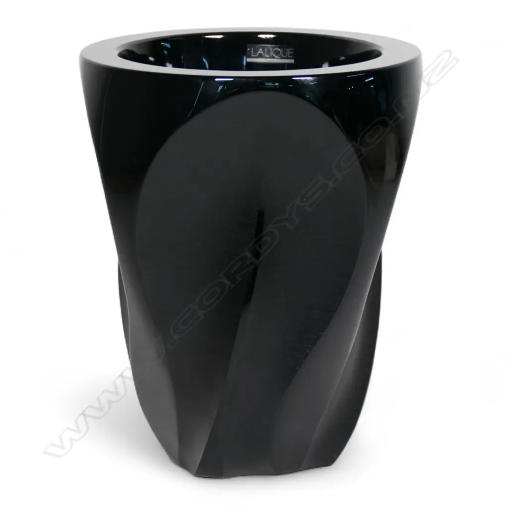 A mid-century modern Lalique crystal vase 'Ingrid', Image 1++