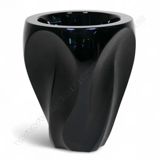 A mid-century modern Lalique crystal vase 'Ingrid',