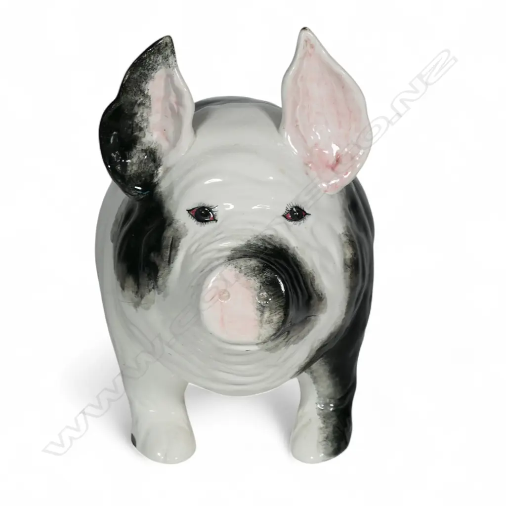An early 20thC large Wemyss Ware pig, Image 1++