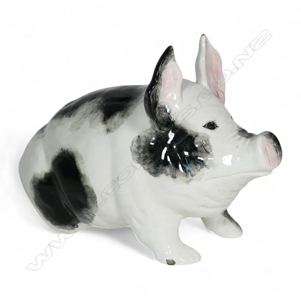 An early 20thC large Wemyss Ware pig, Image 1++