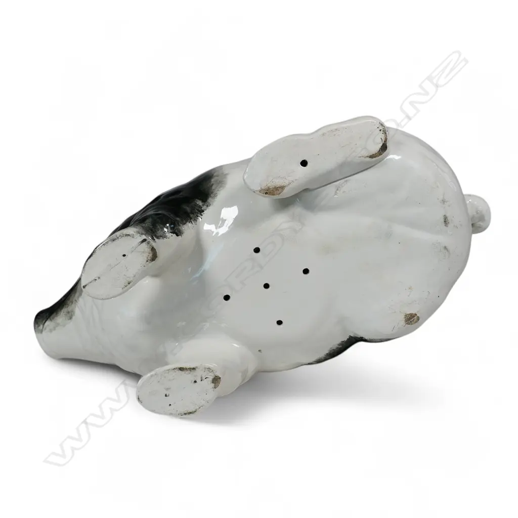 An early 20thC large Wemyss Ware pig, Image 1++