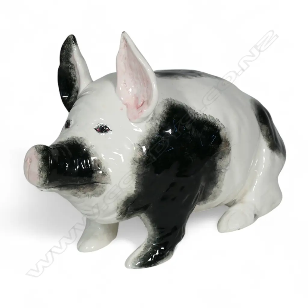 An early 20thC large Wemyss Ware pig, Image 1++
