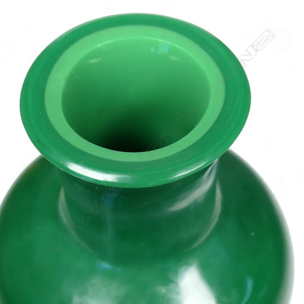 A Chinese Peking glass vase, Image 1++