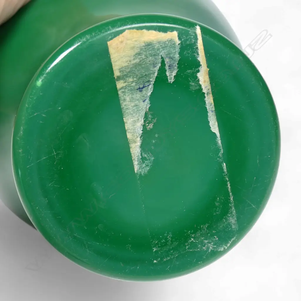 A Chinese Peking glass vase, Image 1++