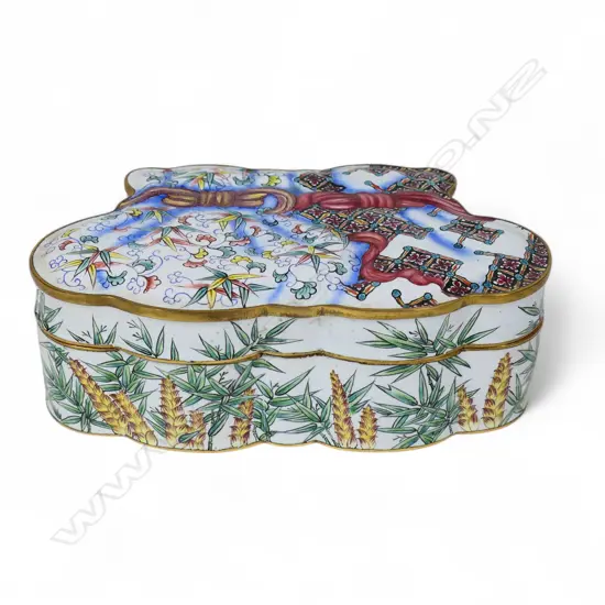An antique style Chinese enamel trinket box,