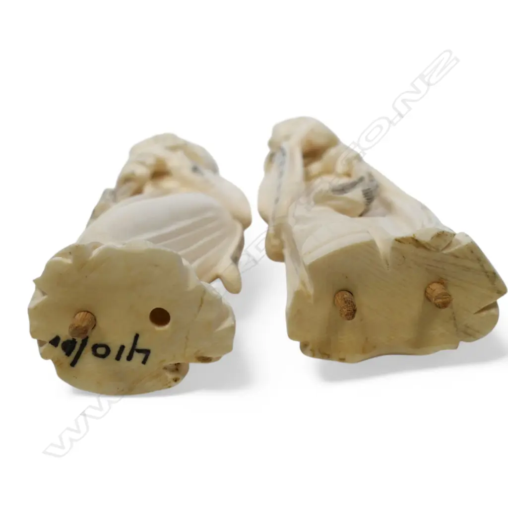 A pair of Chinese ivory figures, Image 1++