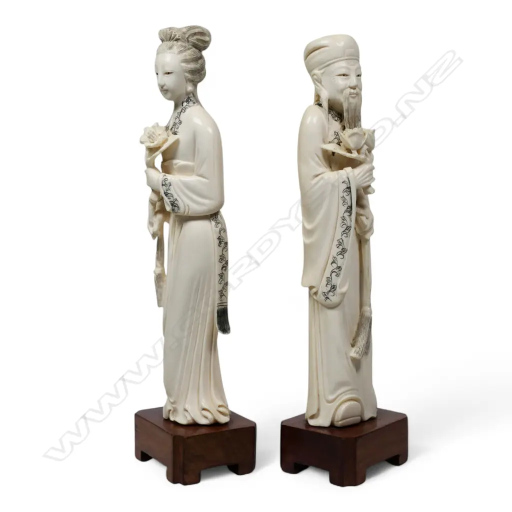 A pair of Chinese ivory figures, Image 1++