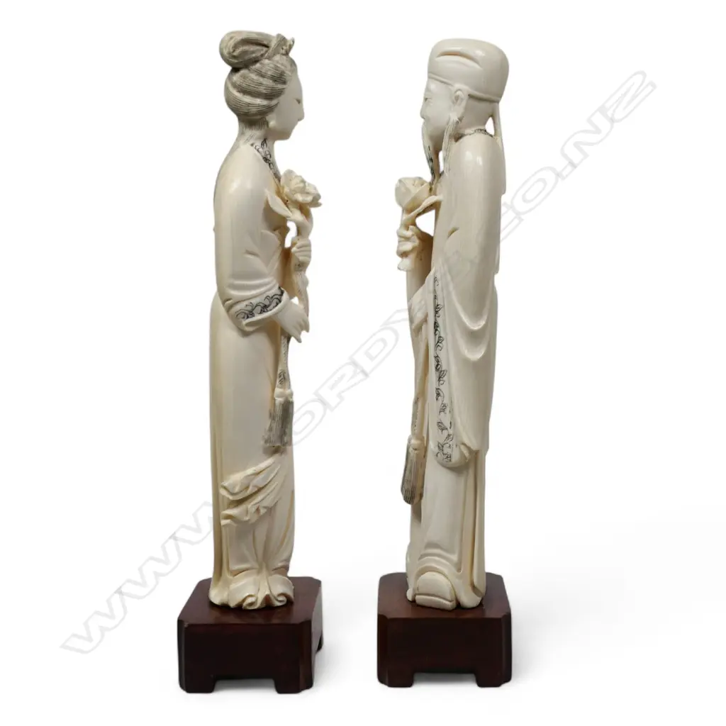 A pair of Chinese ivory figures, Image 1++