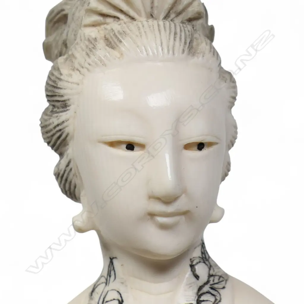 A pair of Chinese ivory figures, Image 1++