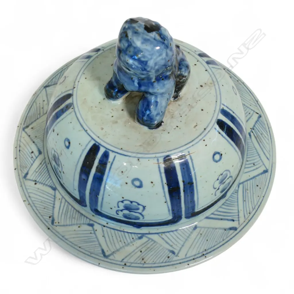 A large old Chinese baluster blue and white lidded jar, Image 1++
