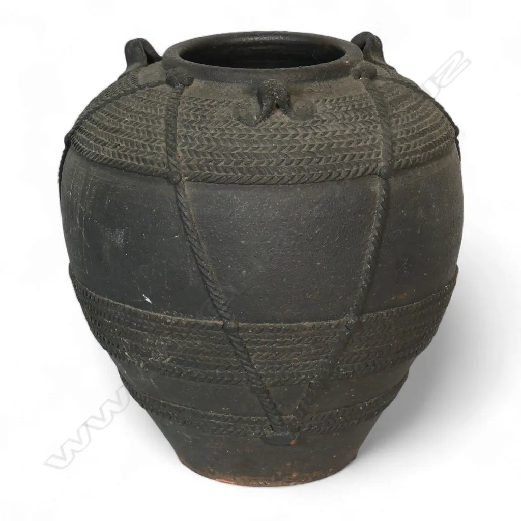 An old Japanese iron jar, Image 1++