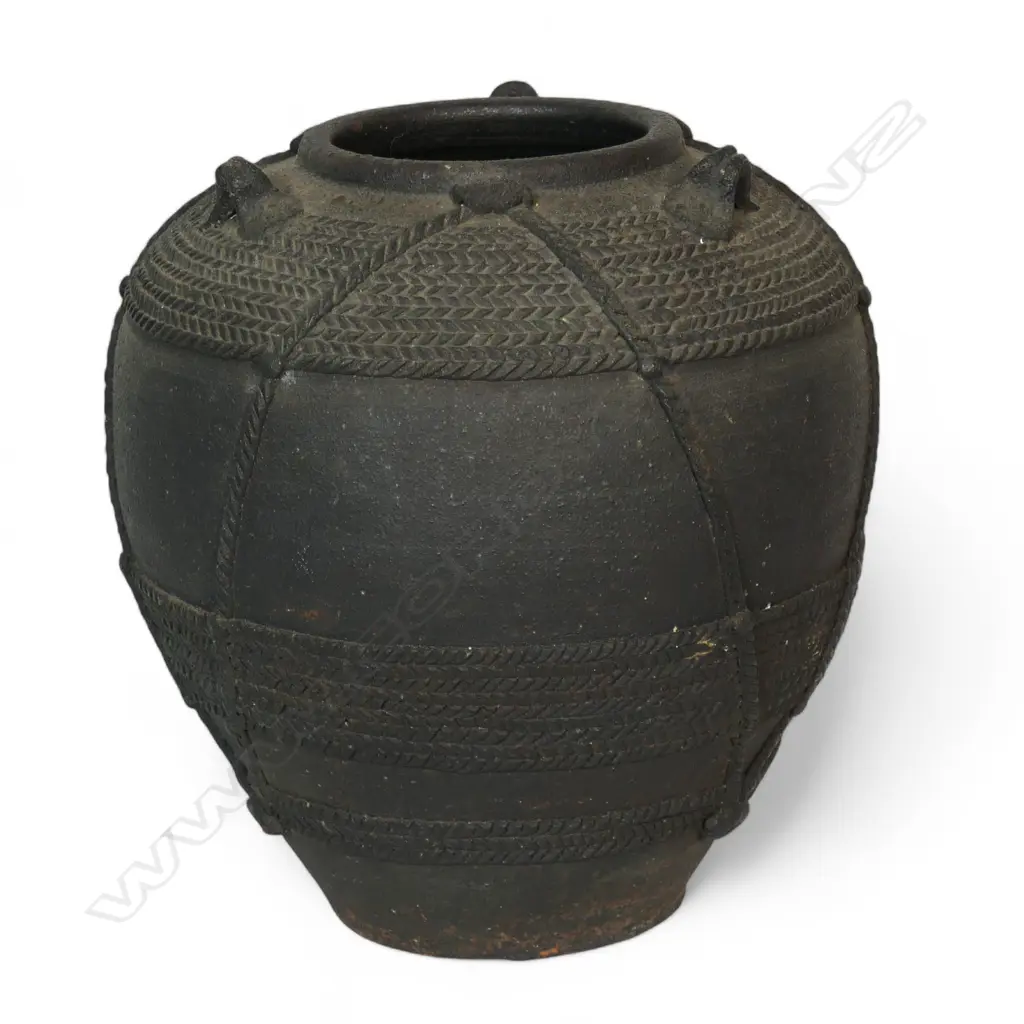 An old Japanese iron jar, Image 1++
