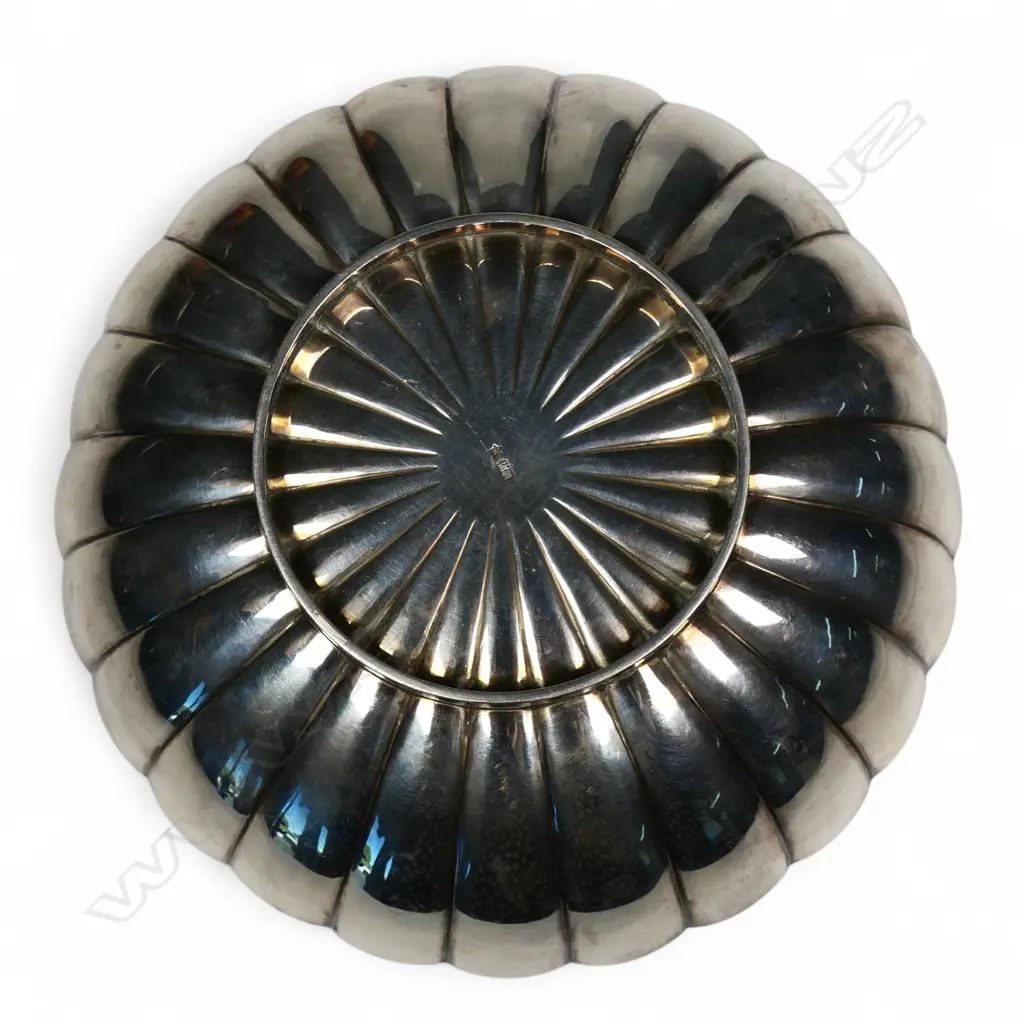 An early 20thC Oriental silver chrysanthemum bowl Image 1++