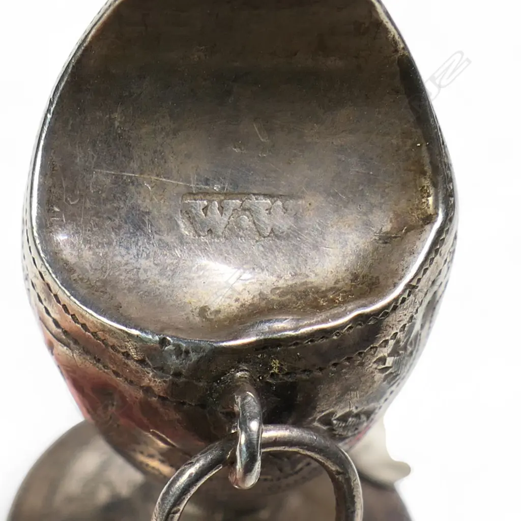 A George III coral mounted child's rattle combination whistle, Image 1++