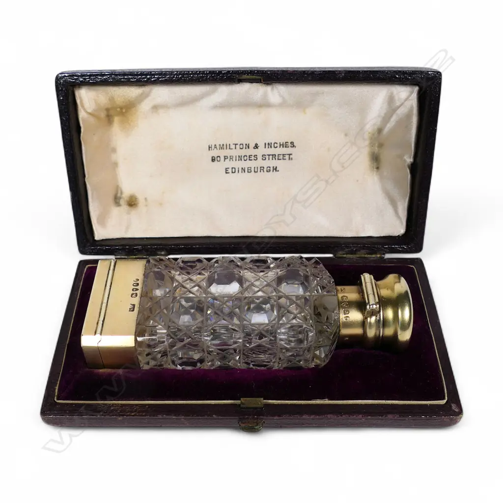 A quality Victorian silver gilt and cut crystal smelling salts combination vinaigrette, Image 1++
