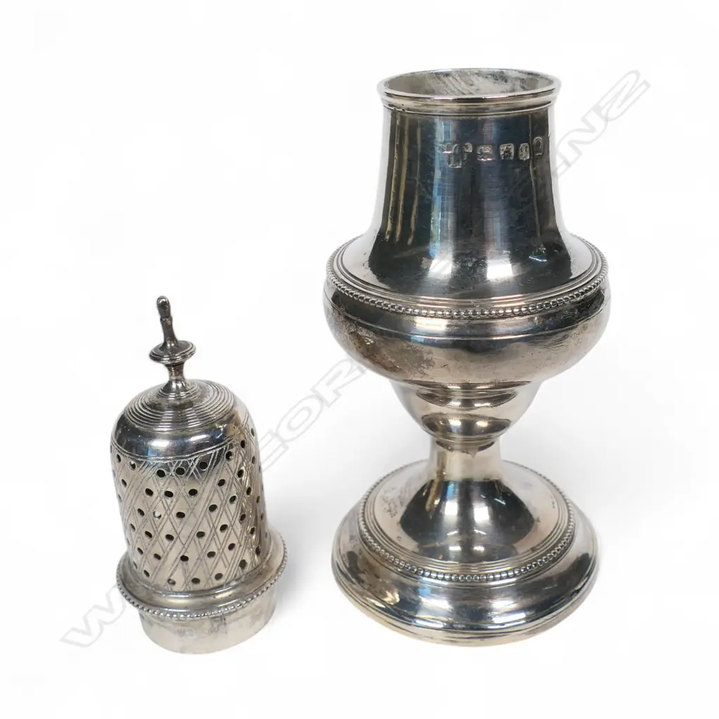 A George III silver pepper castor, Image 1++