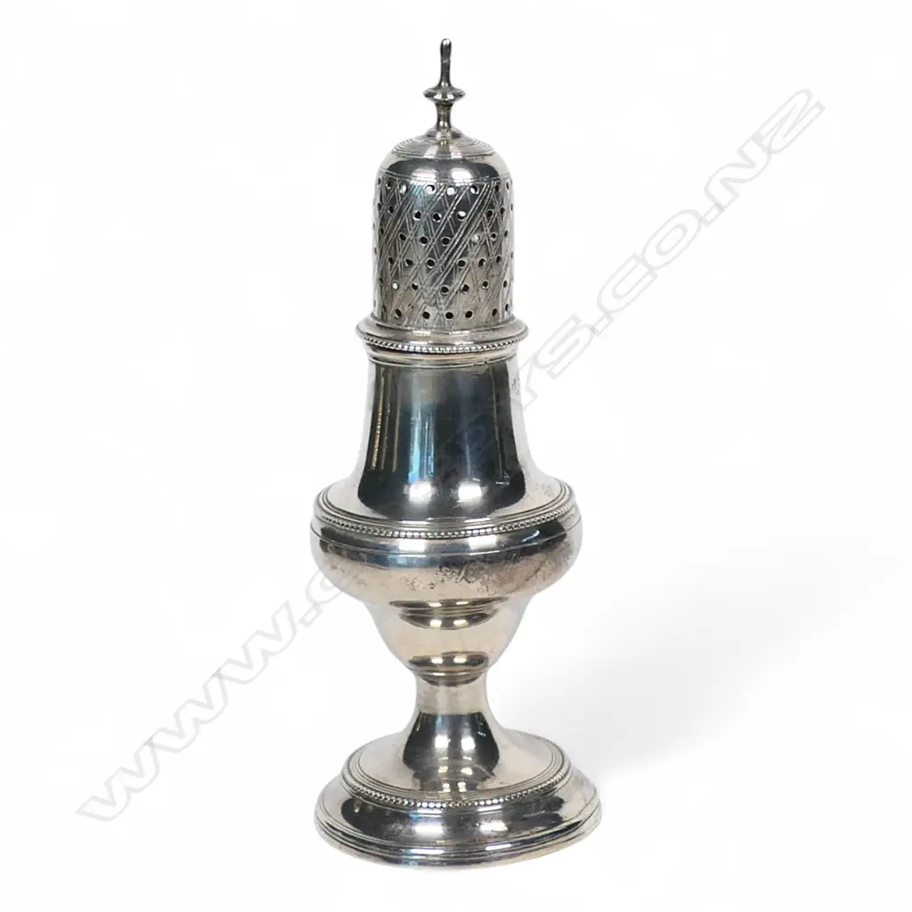 A George III silver pepper castor, Image 1++