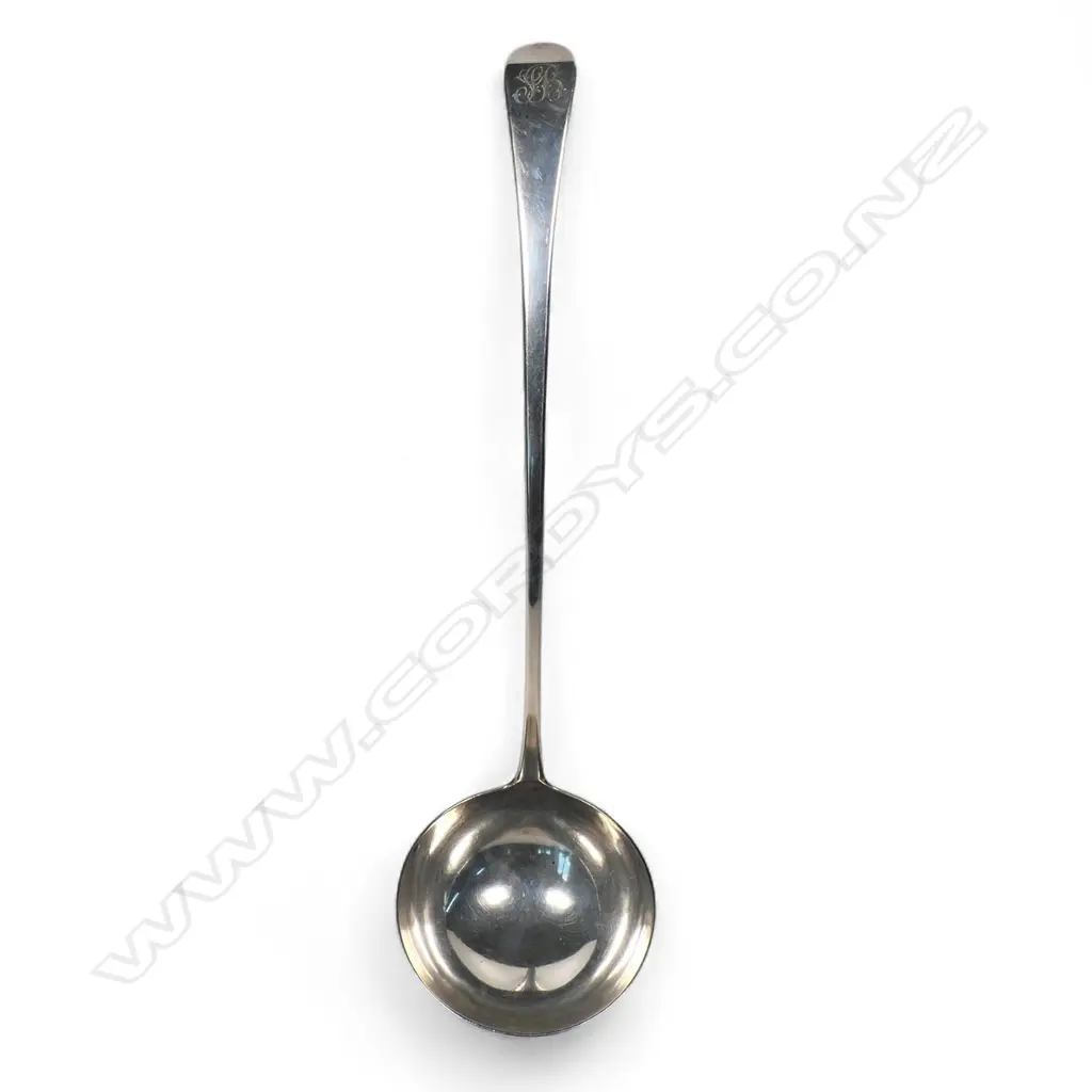A George III silver Old English pattern soup ladle, Image 1++