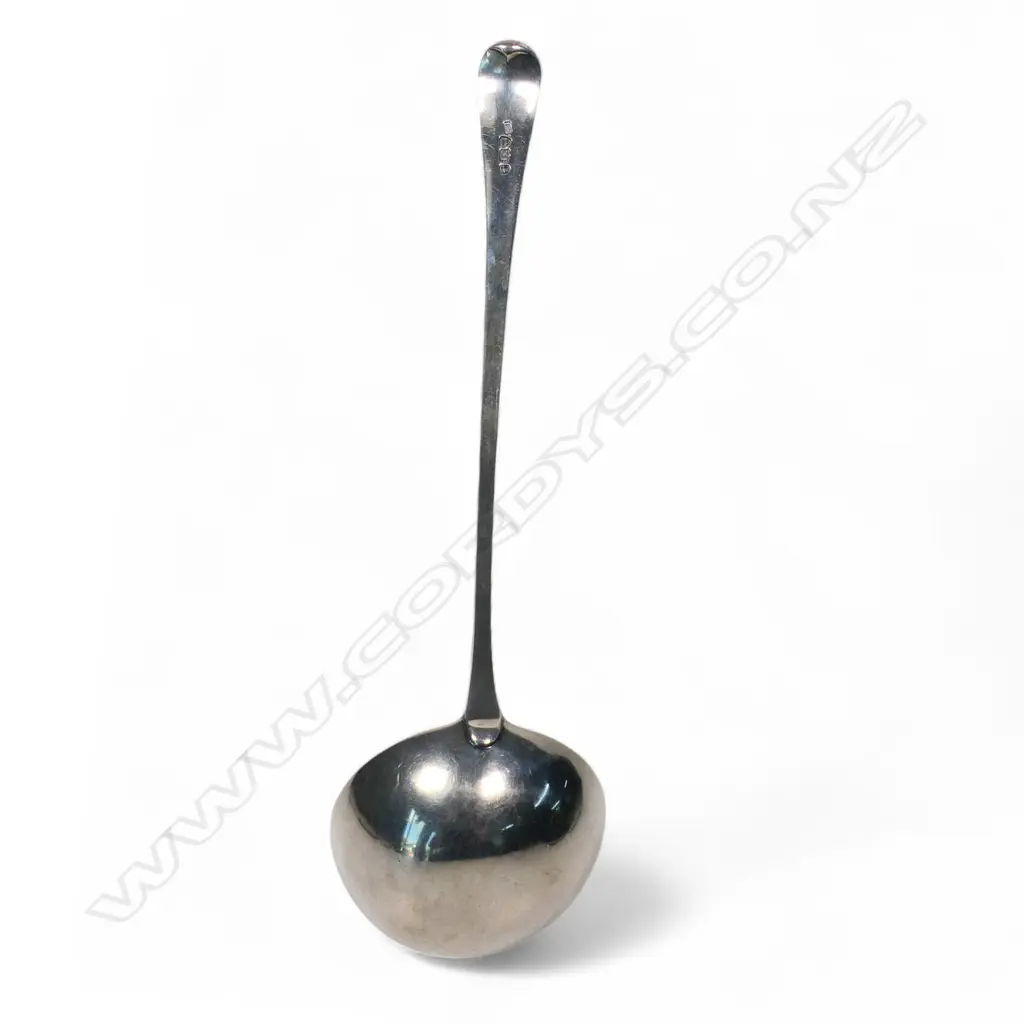 A George III silver Old English pattern soup ladle, Image 1++
