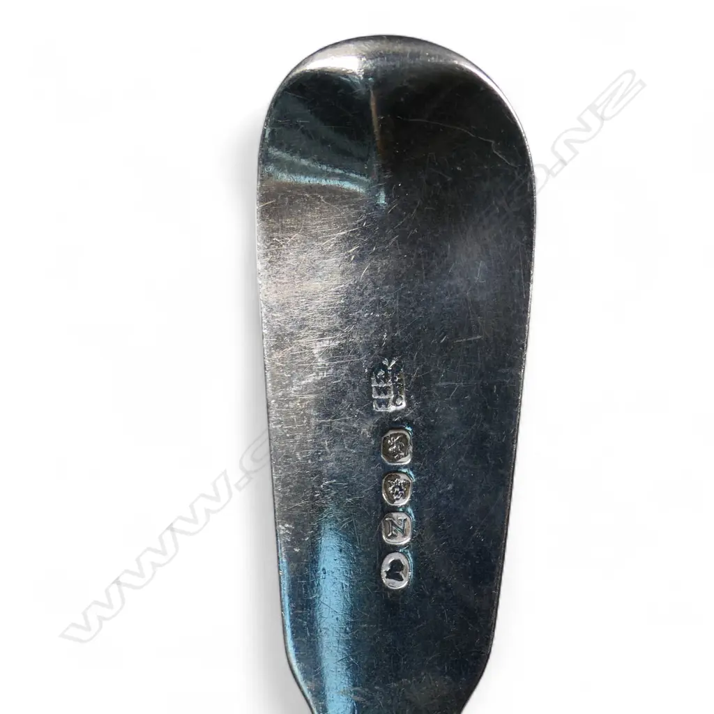 A George III silver fiddle pattern pie spoon, Image 1++