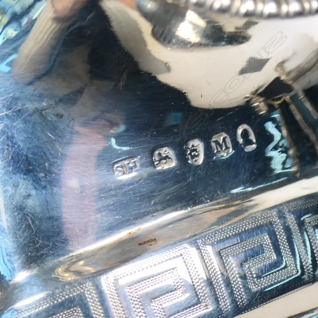 George III silver cream jug, Image 1++
