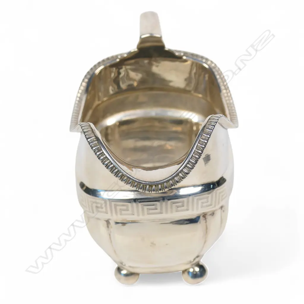 George III silver cream jug, Image 1++