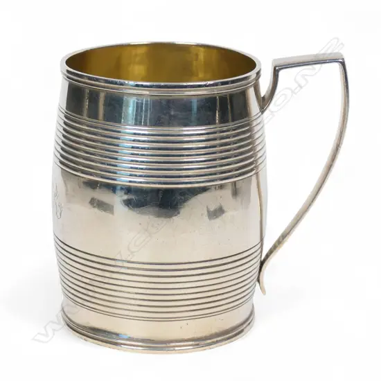 A George III silver barrel mug,