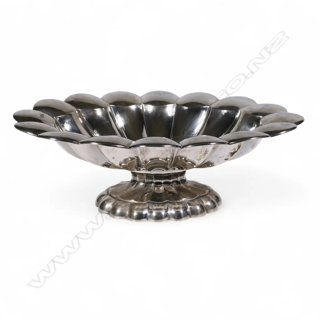 An early 20thC 800 standard silver pedestal bowl, Image 1++