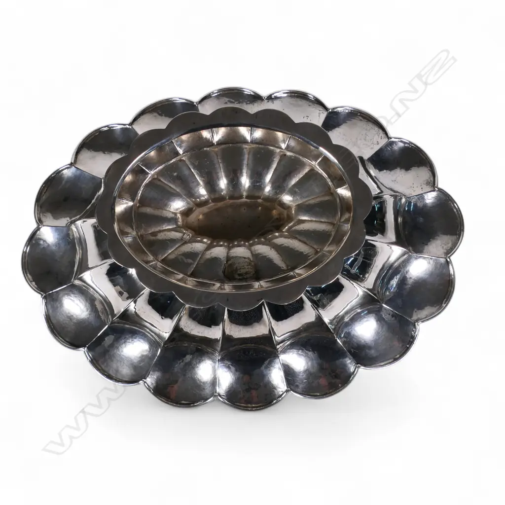 An early 20thC 800 standard silver pedestal bowl, Image 1++