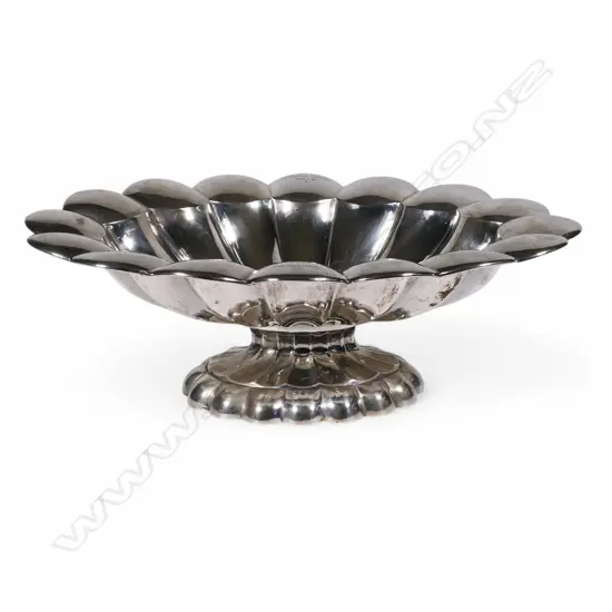 An early 20thC 800 standard silver pedestal bowl,