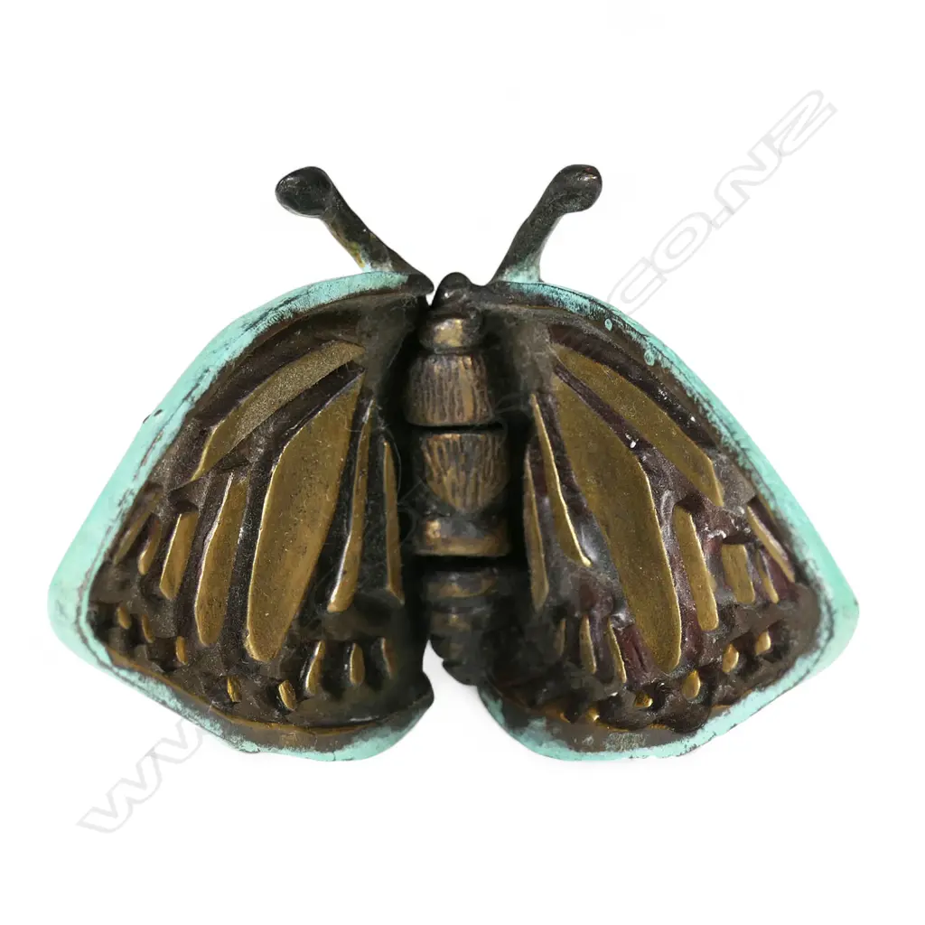 A Jim Wheeler (NZ/USA 1952-) bronze chrysalis sculpture 'Metamorphosis', Image 1++