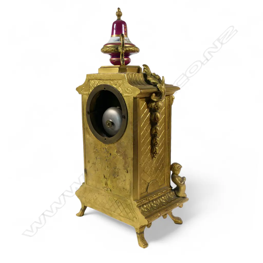 A 19thC French Louis XVI style ormolu mantel clock, Image 1++