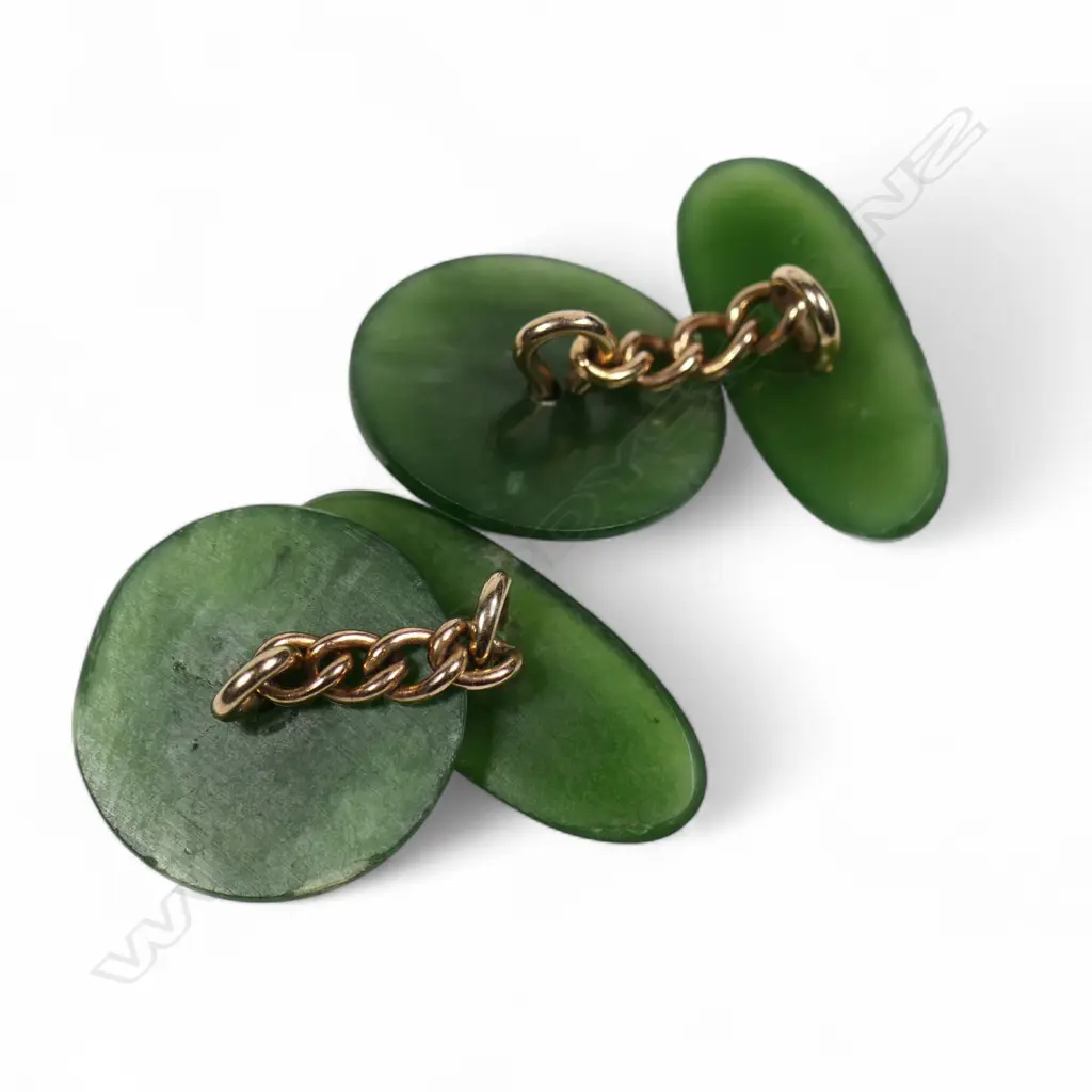 A pair of early 20thC pounamu and 9ct gold cufflinks, Image 1++